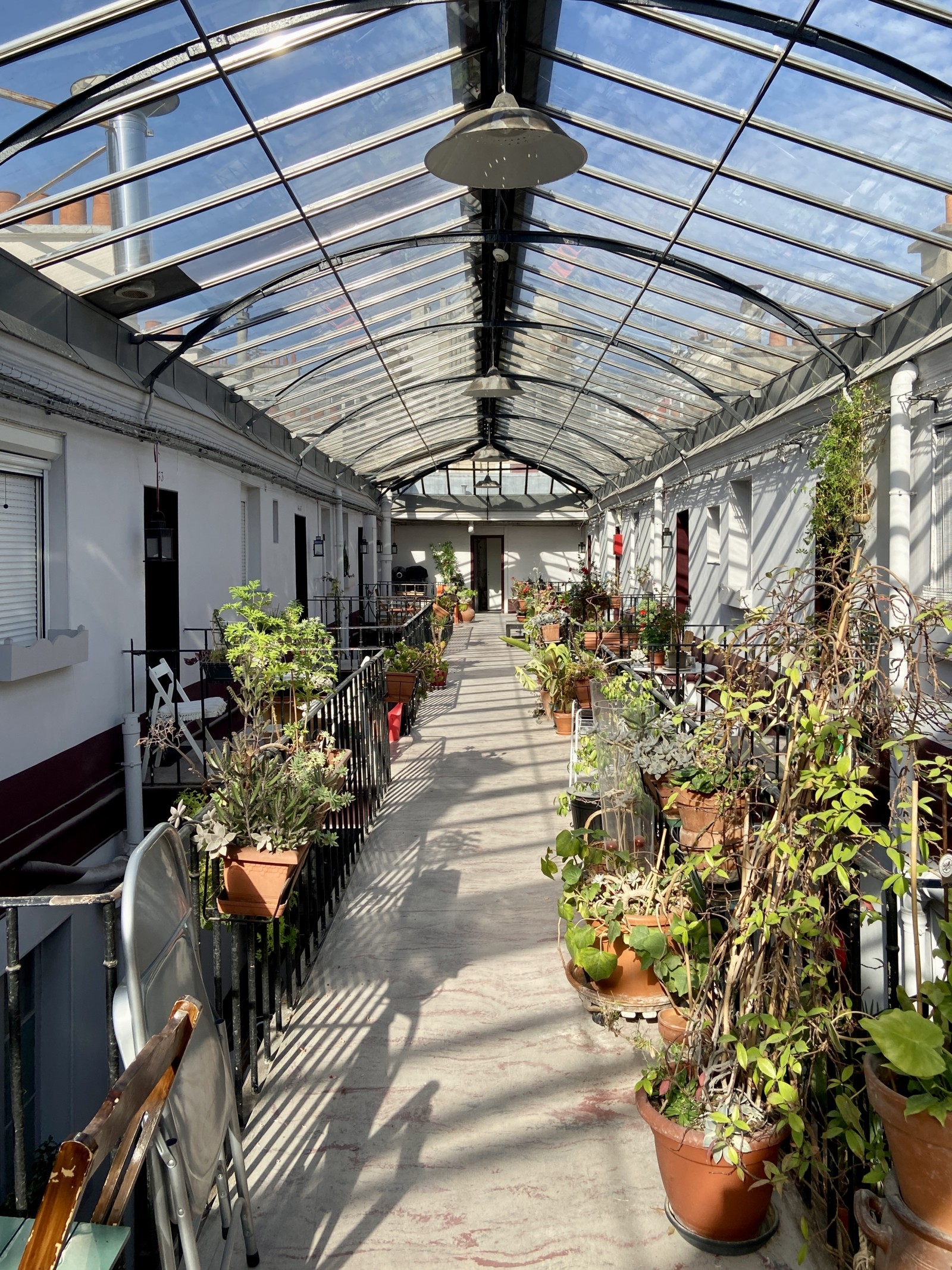 Les parties communes de La Cité Napoléon, cité ouvrière classée Monument Historique, 58-60, rue Marguerite-de-Rochechouart 75009 Paris © Odile van der Woldenberg